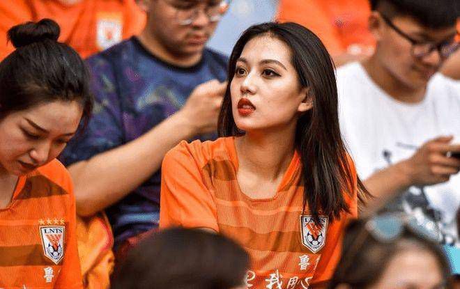 巨大阳根挺进美女稚嫩花